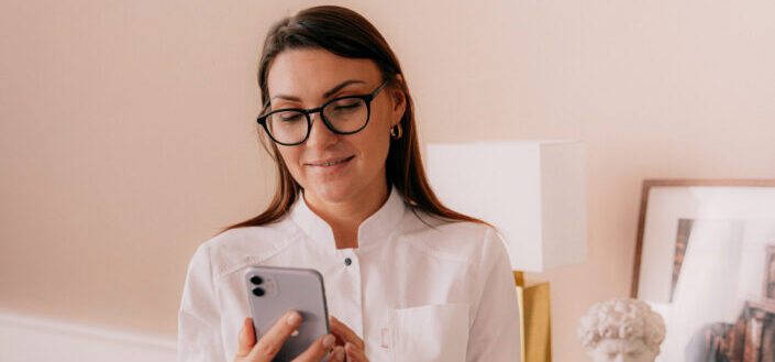 a-woman-wearing-a-black-framed-eyeglasses-holding-a-cellphone-stockpack-pexels