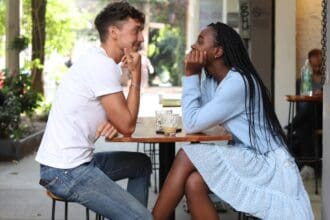 What To Do When A Guy Looks At You - 5 Simple Things To Do (GET THE CONFIDENCE TO TALK TO HIM)